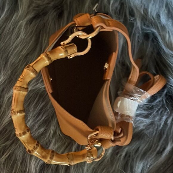 UN BILLION Poppy Women's Fashion Purse Crossbody Bag in Camel NWT - Picture 4 of 5
